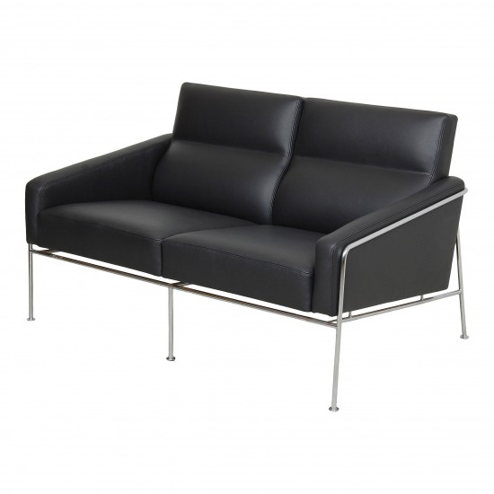 Arne Jacobsen 2.pers Airport sofa newly upholstered with black